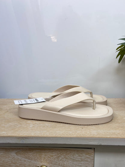 DOUGGIO.Chanclas efecto piel beige T.40