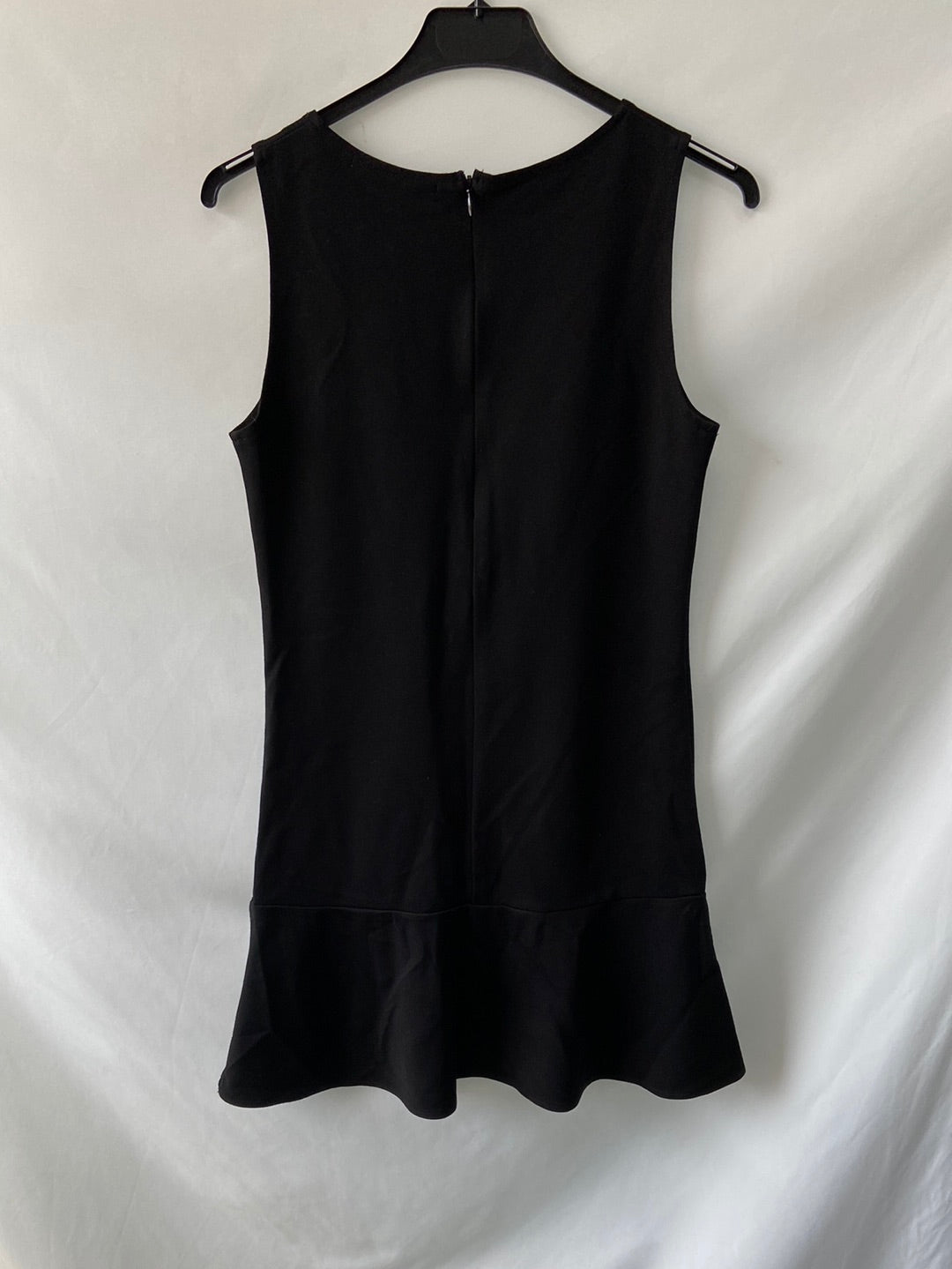 EASY WEAR. Vestido negro volante T.36