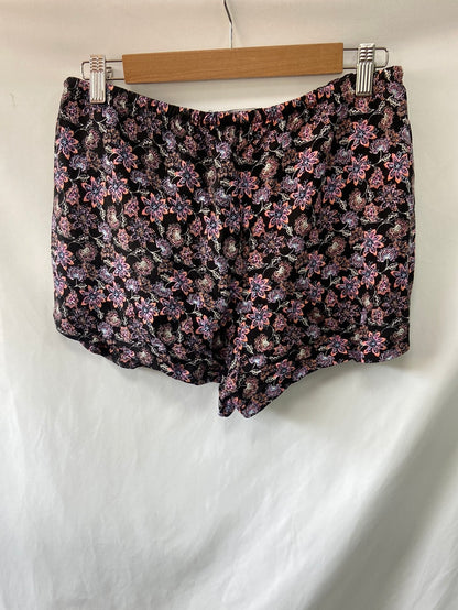 PRIMARK.Shorts fluidos estampados T.40