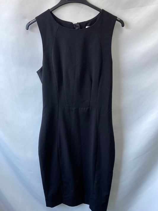 H&M.Vestido negro estructurado T.38