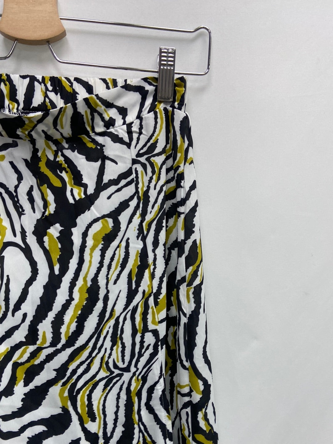 SHEIN.Falda midi animal print T.XS