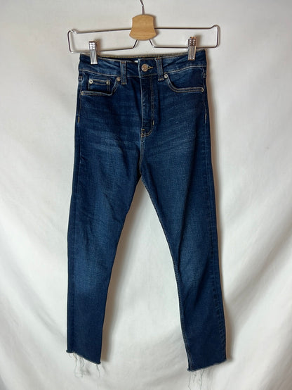 ZARA. Pantalón denim oscuro T.34