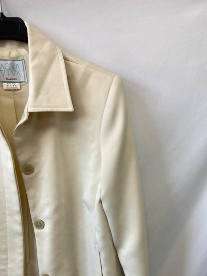 EL CORTE INGLÉS.Chaqueta beige botones litera T.16(M)