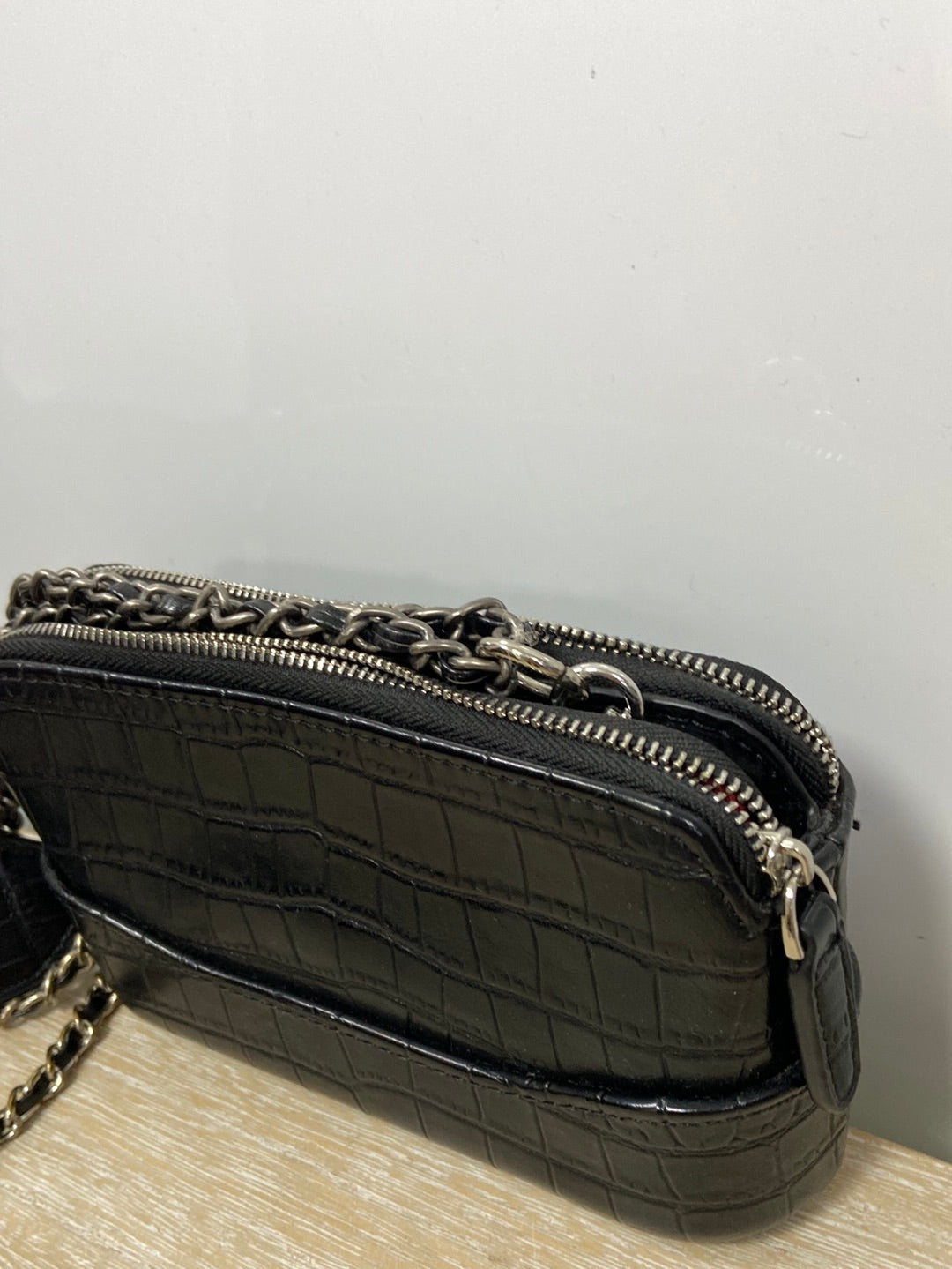 OTRAS.Bolso negro mini cadena