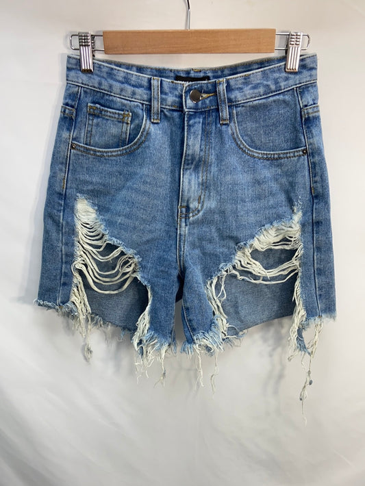 MOMOKROM.Shorts/bermudas denim deshilachados T.s