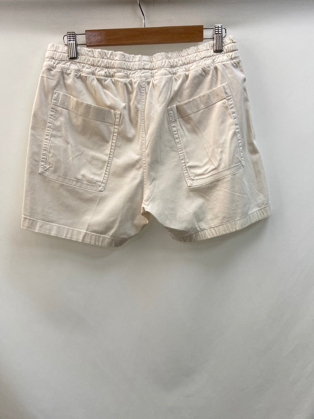 SHON MOTT.Shorts cortos blancos T.1(S)