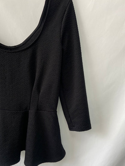 BERSHKA. Top negro talla L