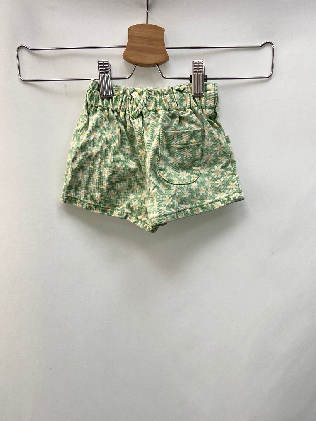 ZARA.Shorts Flores 9-12 meses