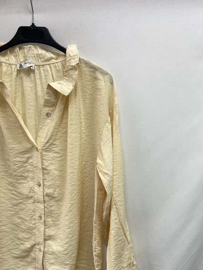 ZARA.Camisa beige cuello fruncido T.XS