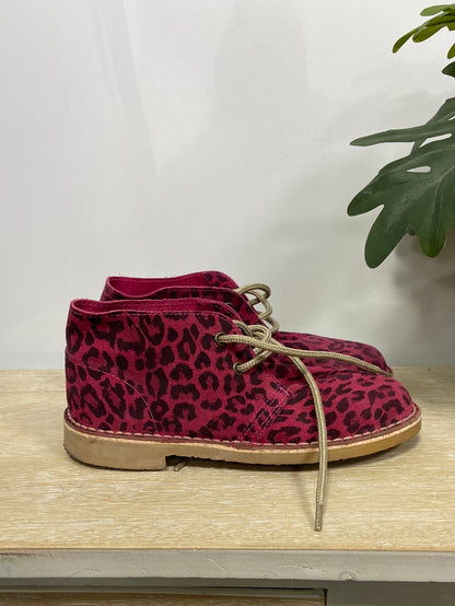 OTRAS. Botines animal print rosa T.35