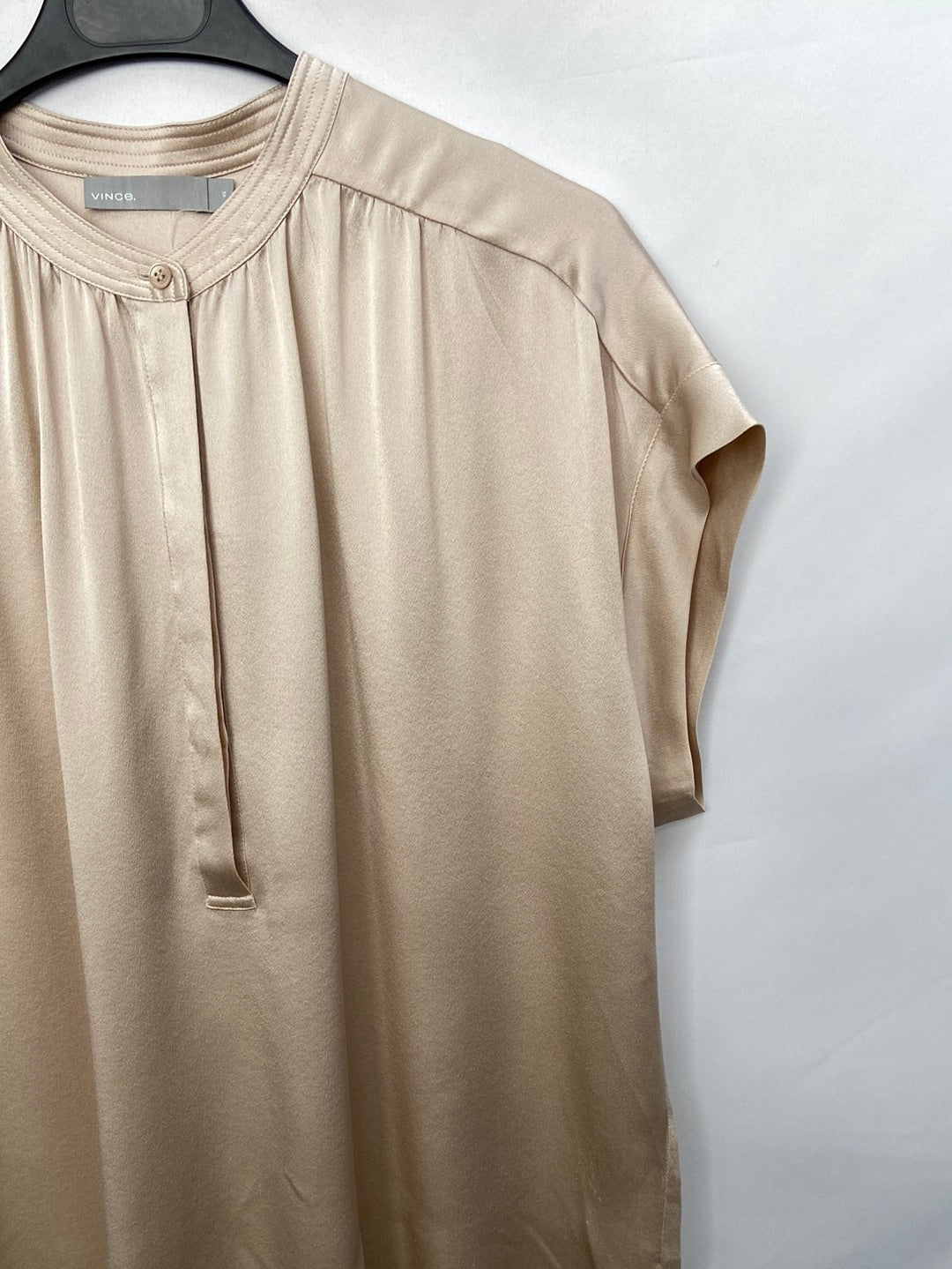 VINCE.Blusa beige seda satinada T.XS