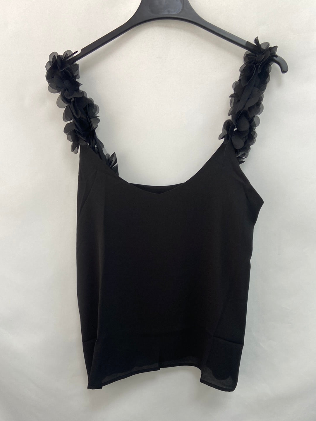 BY CLÉA. Blusa negra tirantes  T.s,m.l