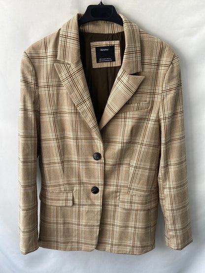 BERSHKA.Blazer larga cuadros beiges T.M