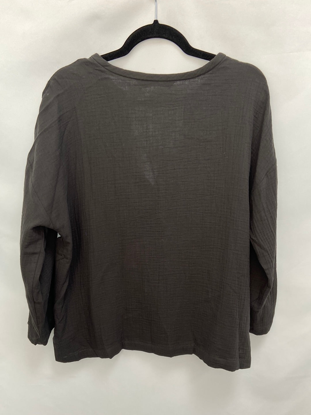 ZARA.Camiseta gris textura T.XS