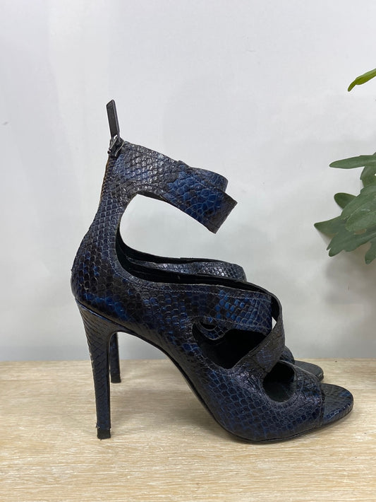 ZARA.Tacones tiras serpiente T.39