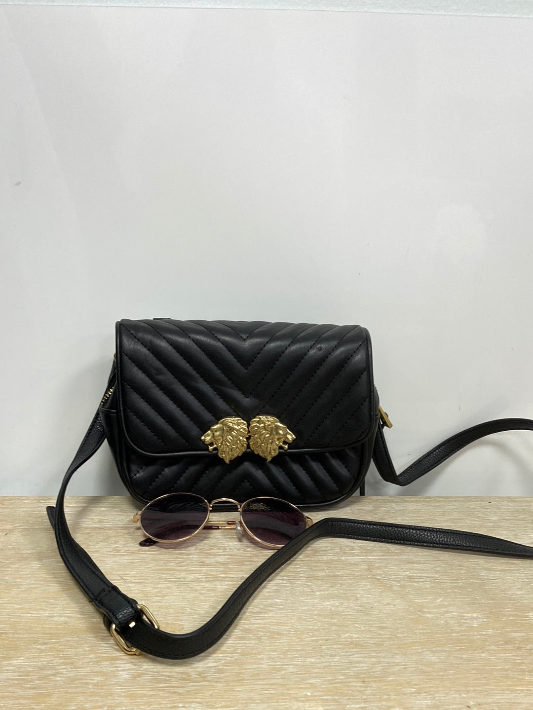 ZARA.Bolso negro arreglado bandolera