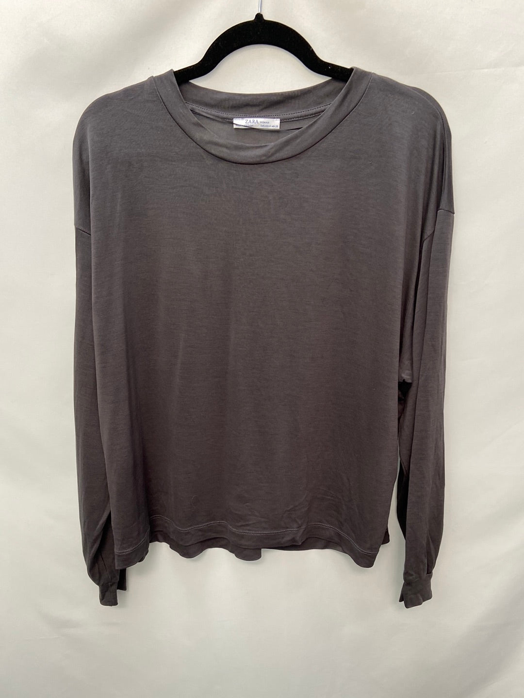 ZARA.Camiseta gris elástica t.m