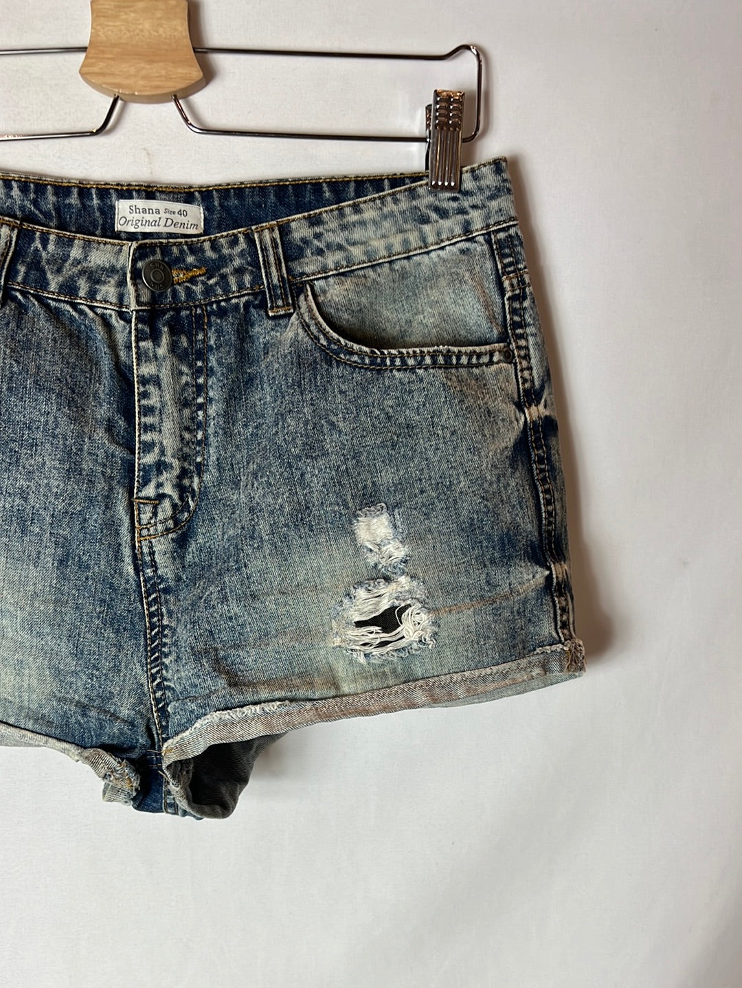 SHANA. Short vaquero efecto desgastado. T 40