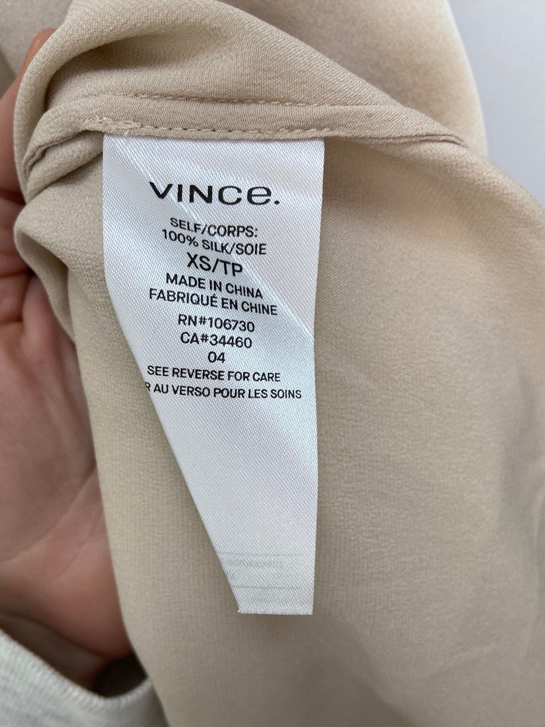 VINCE.Blusa beige seda satinada T.XS