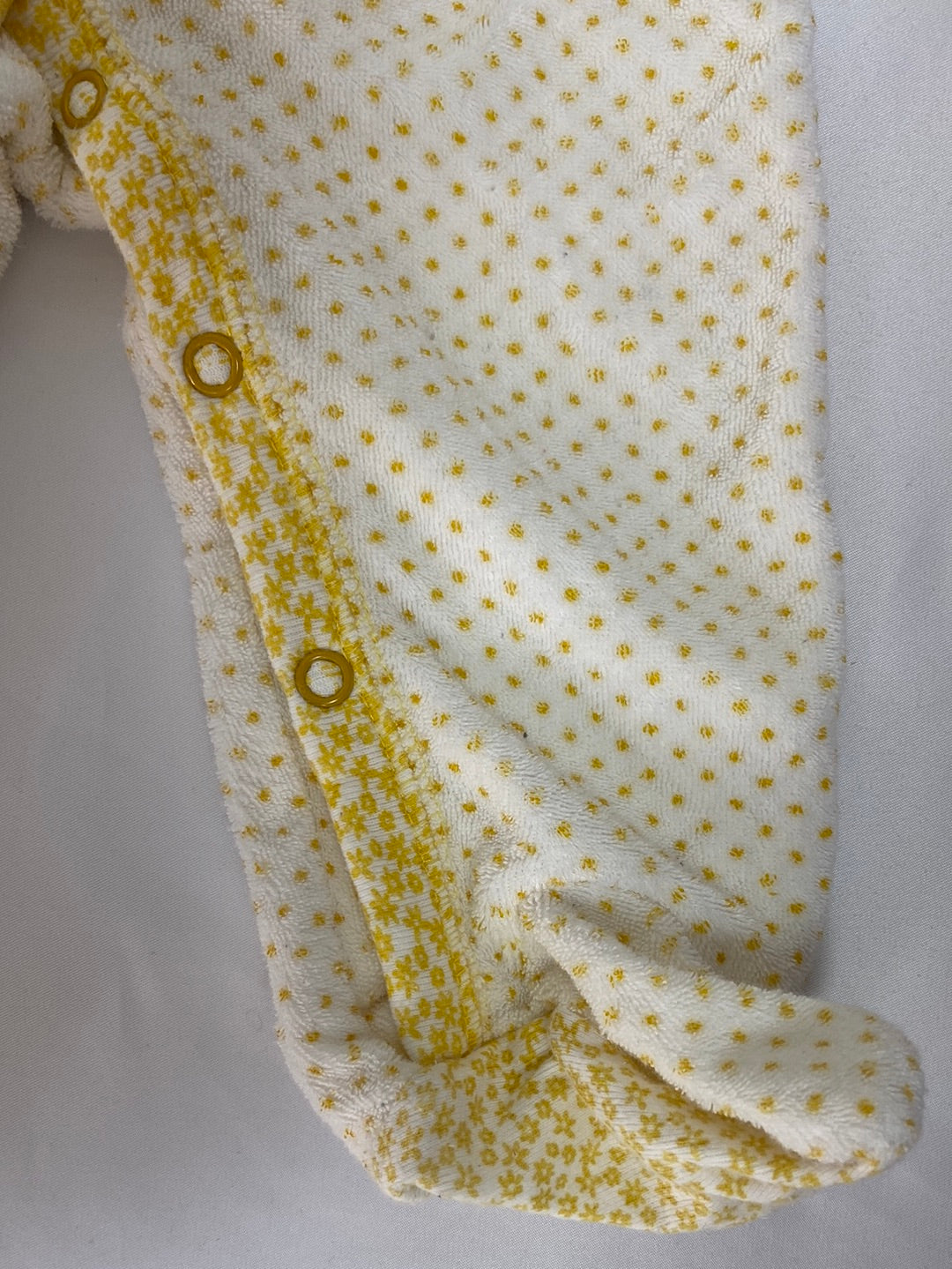 CARTER’S. Pijama amarillo lunares T.9 meses