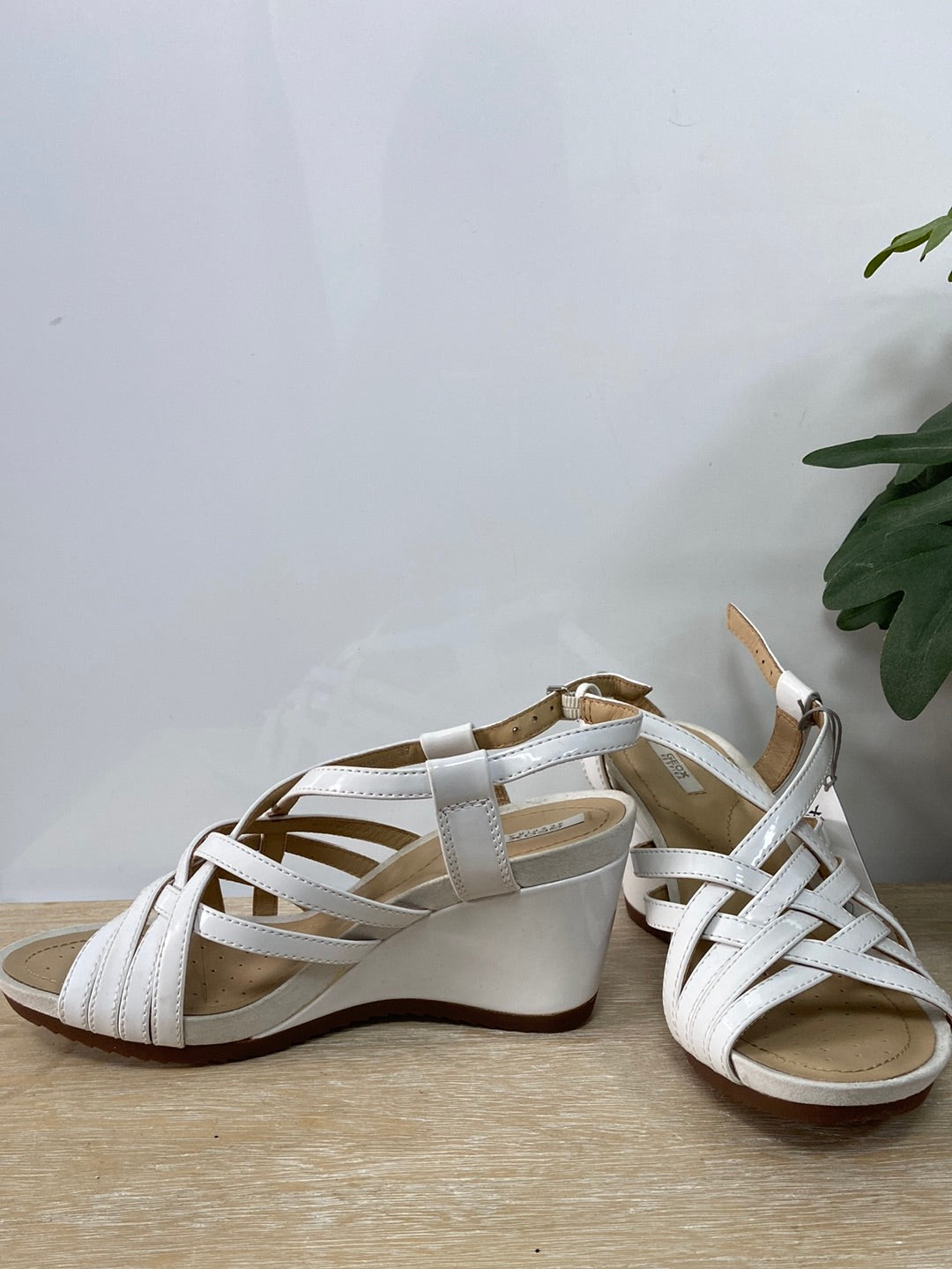 GEOX. Sandalias blancas T.36