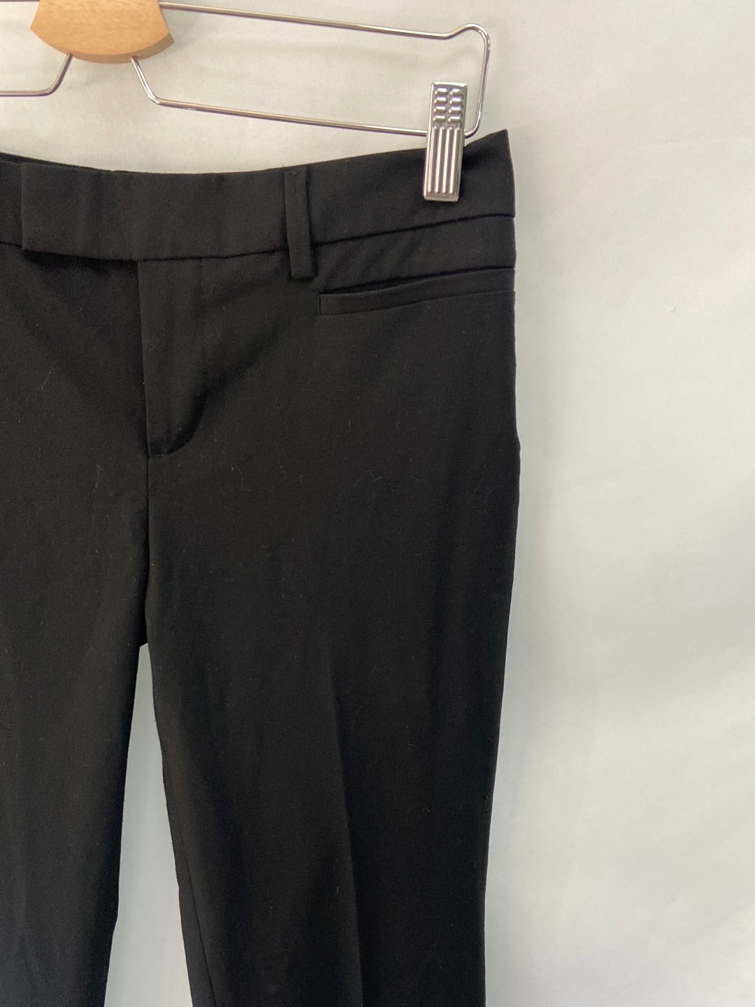 GAP. Pantalón negro pinzas T.s