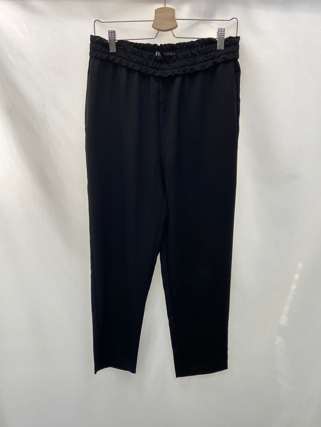 ZARA.Pantalones negros relajados T.M