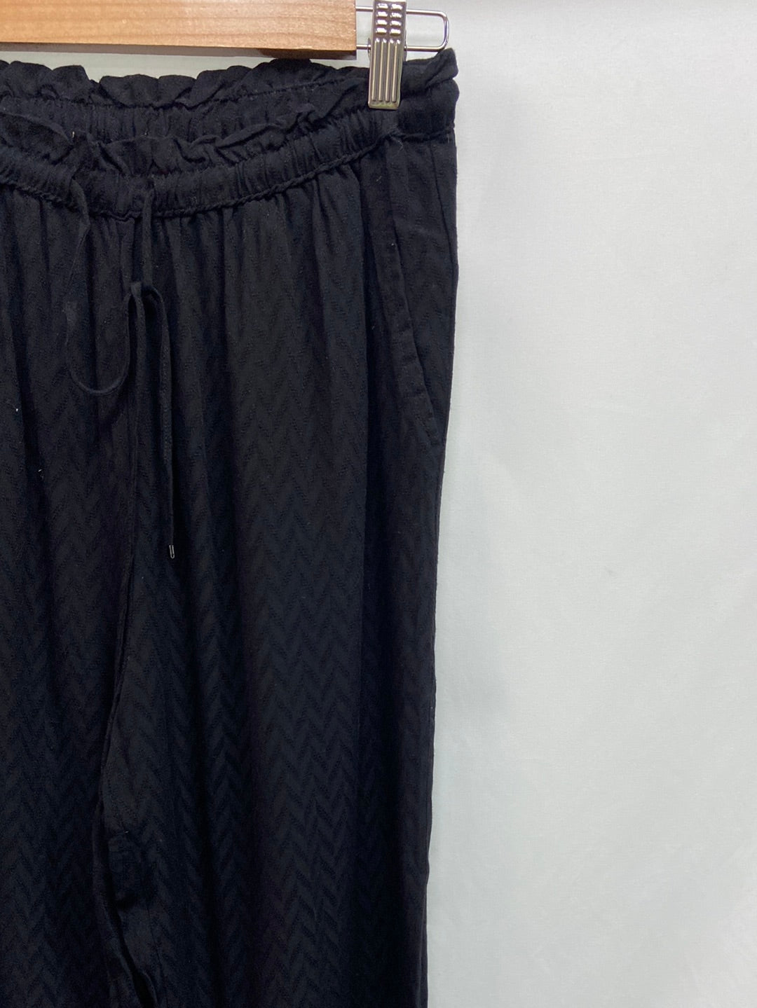 OYSHO. Pantalón negro fluido T.s