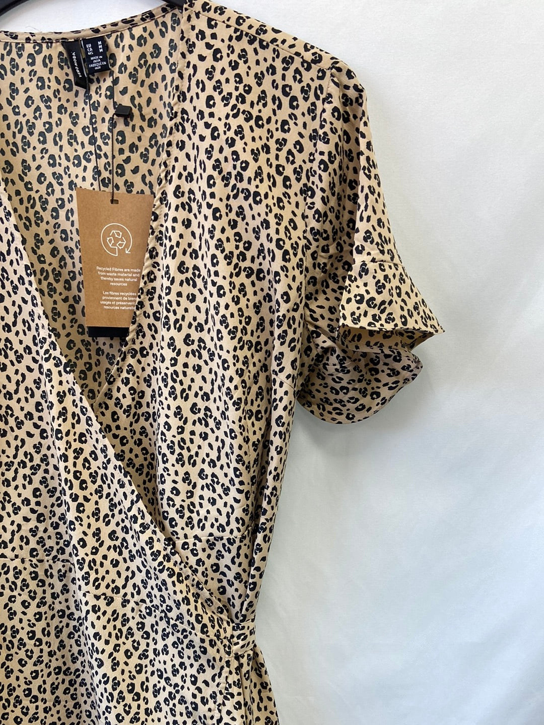 VERO MODA.Vestido cruzado animal print T.M