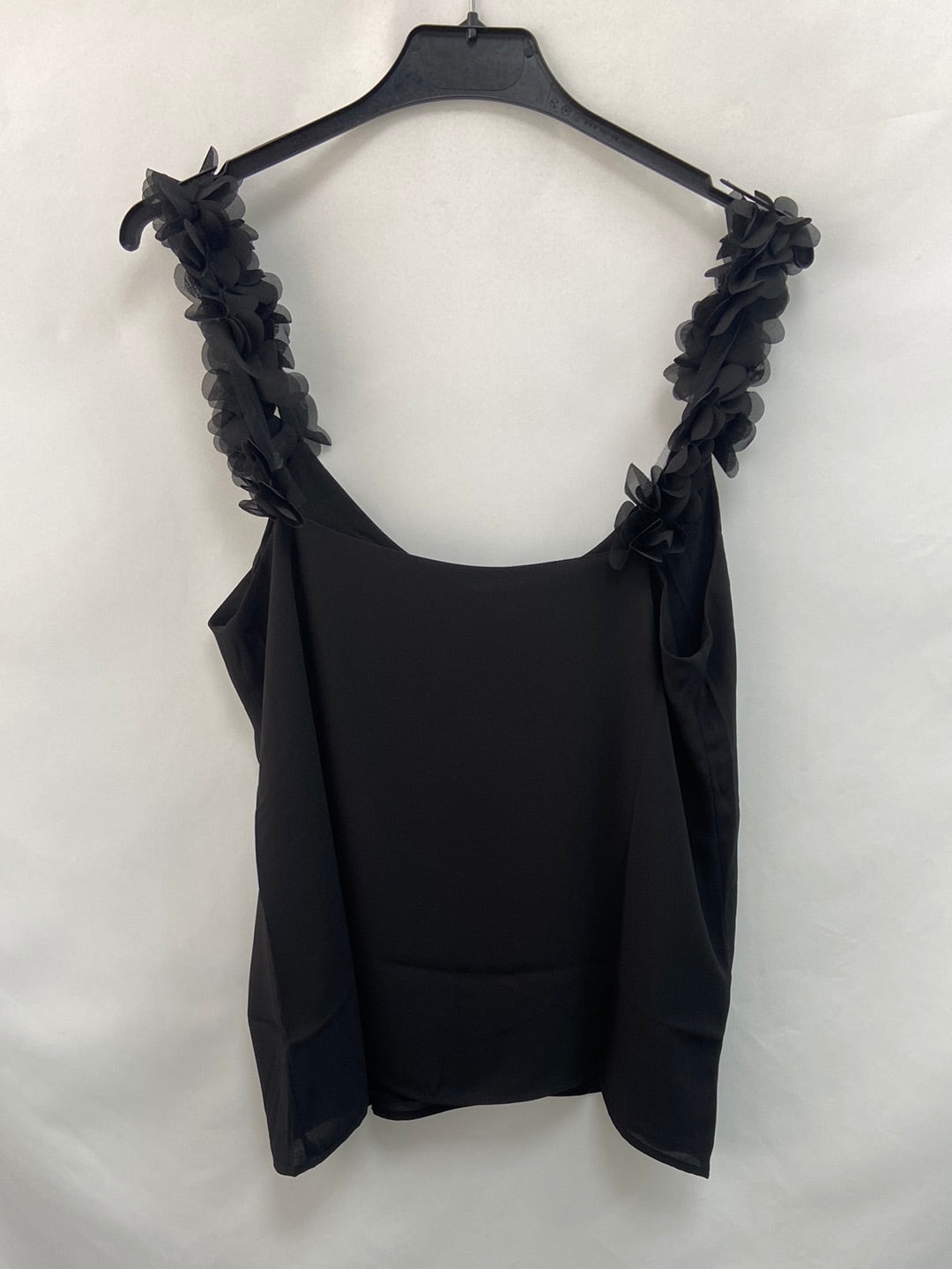 BY CLÉA. Blusa negra tirantes  T.s,m.l