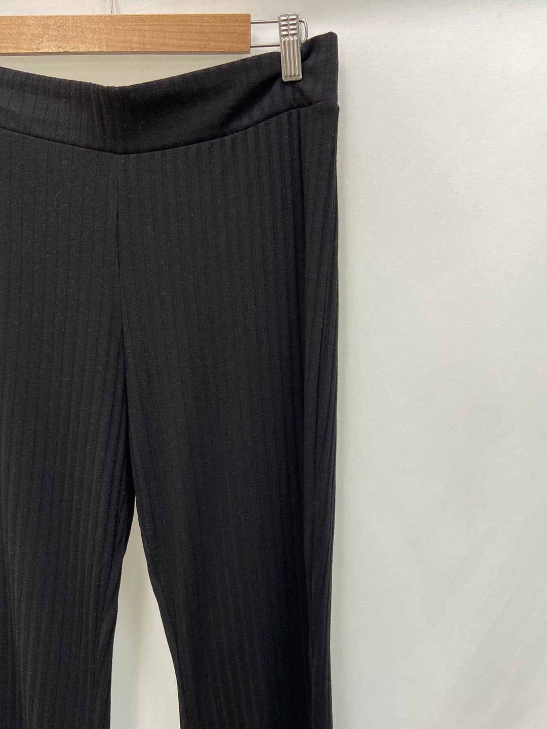 H&M.Pantalones canalé negros T.M