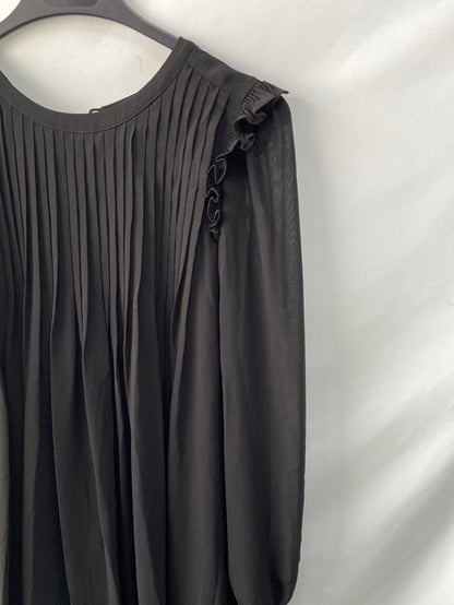 SEZANE. vestido negro fluido volantes hombos T.34