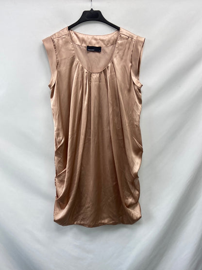 VERO MODA.Vestido corto nude satinado t.S