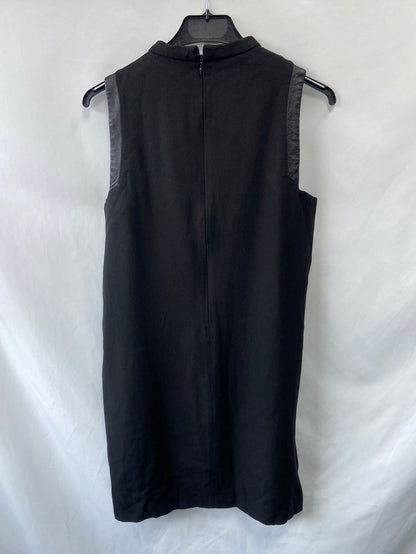 Massimo Dutti. Vestido negro detalle cuero T.38