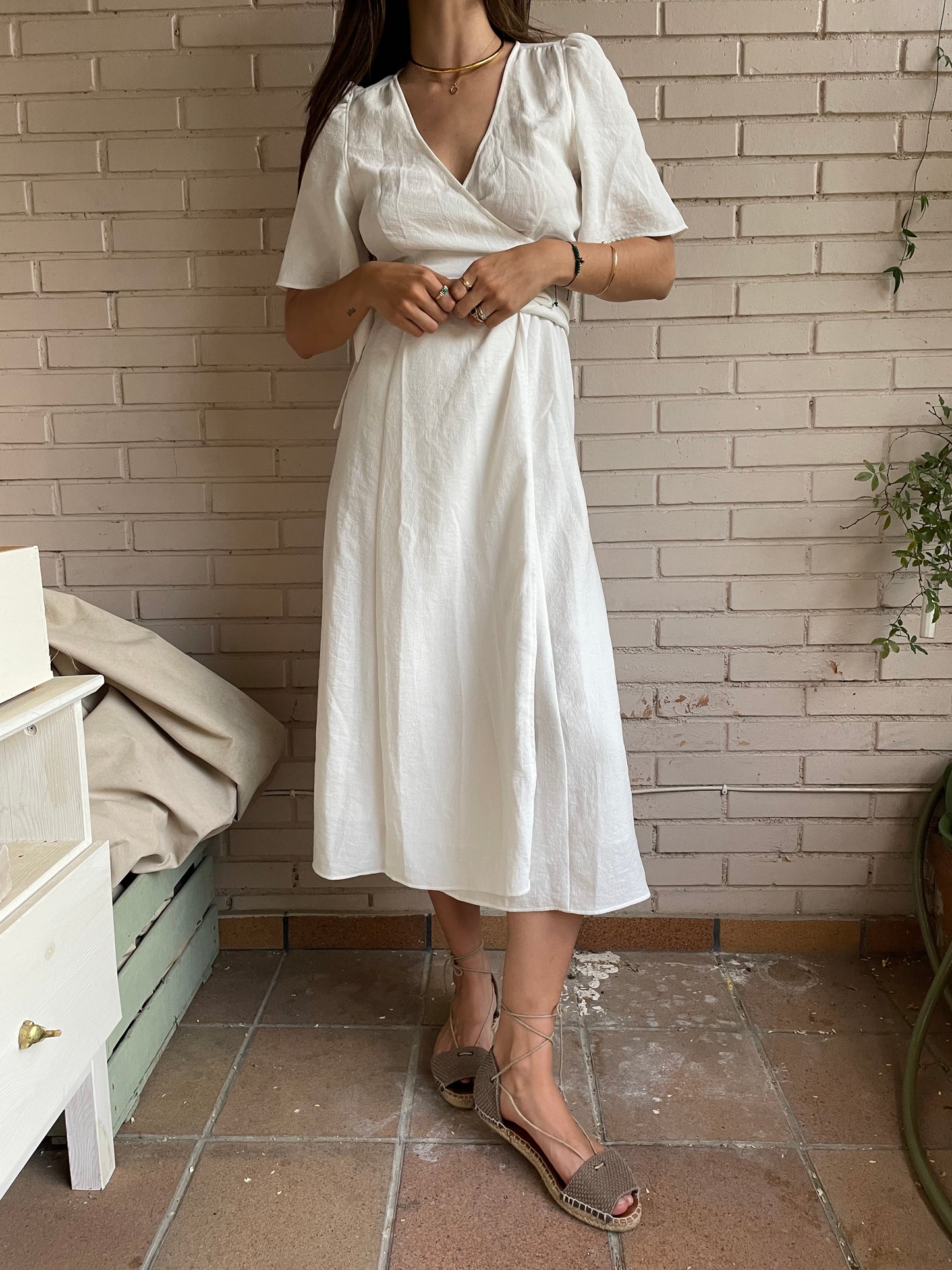 SÉZANE.Vestido midi blanco cruzado T.36