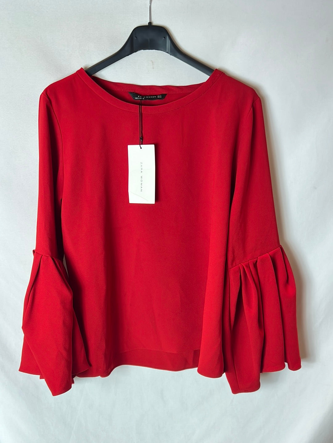 ZARA. Blusa roja volantes T.xs