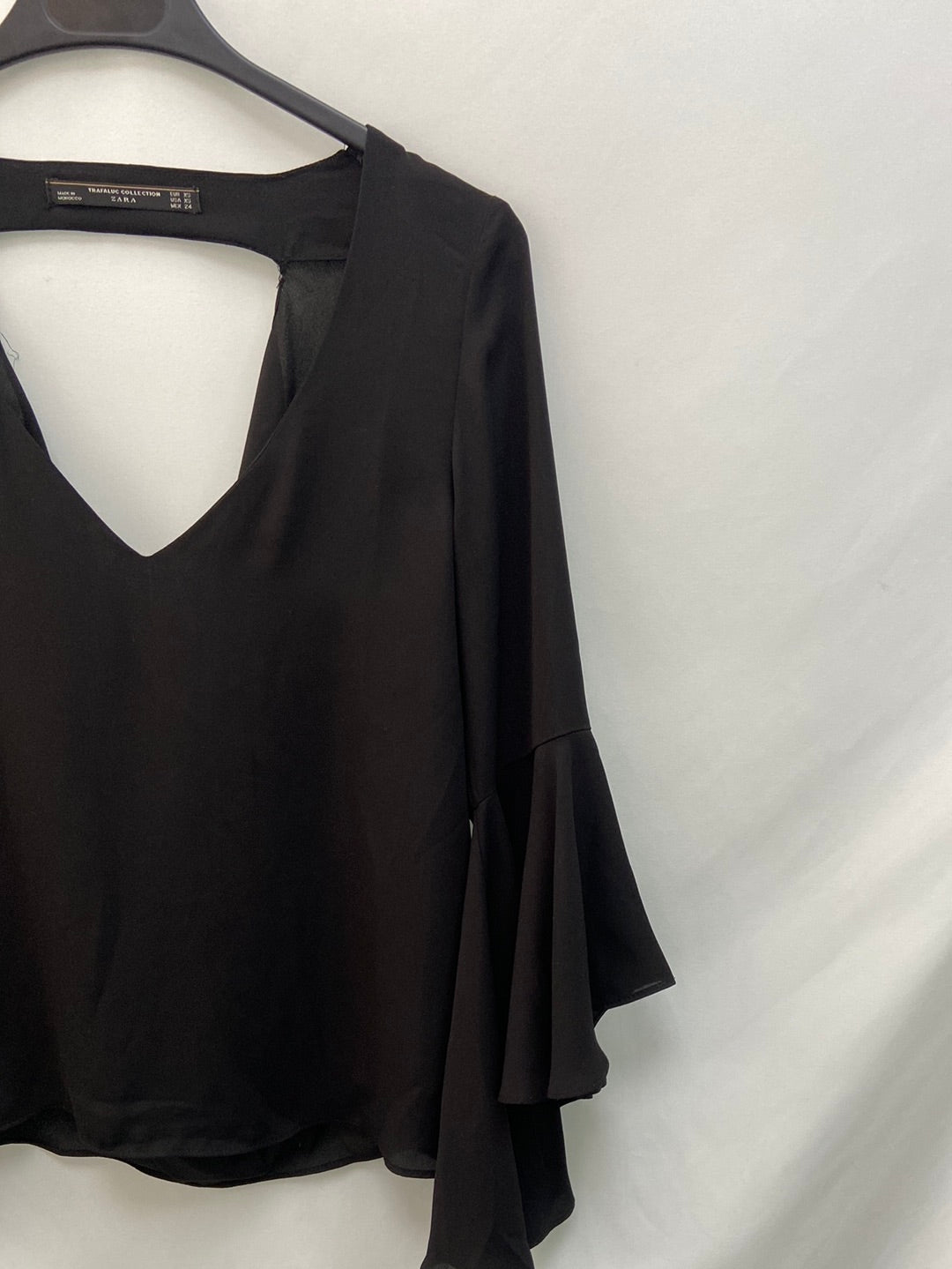 ZARA. Blusa negra T.xs