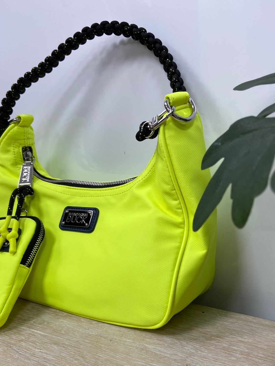 MANDARINA DUCK.Bolso amarillo flúor