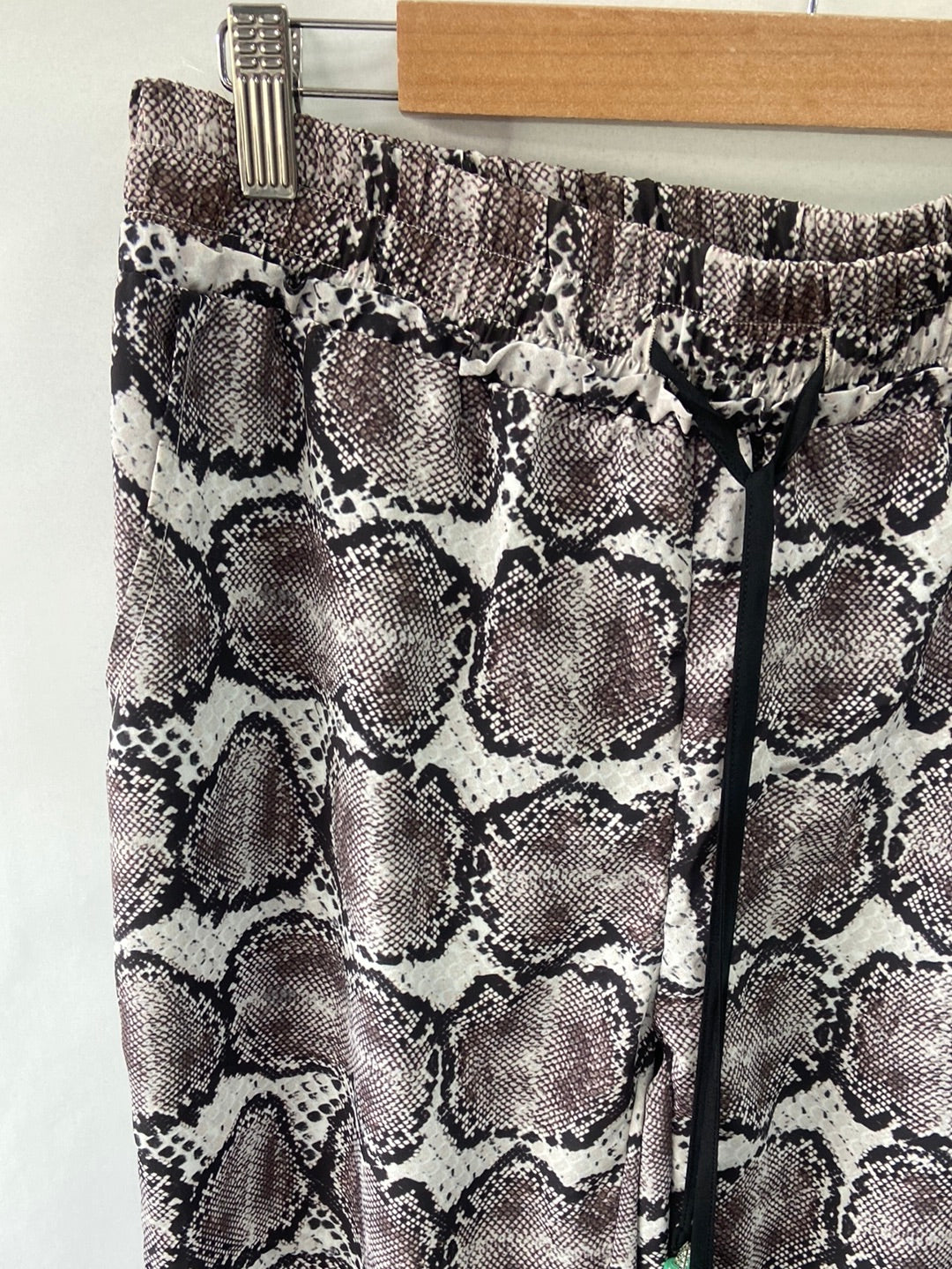 CUPLÉ.Pantalones fluidos animal print T.L