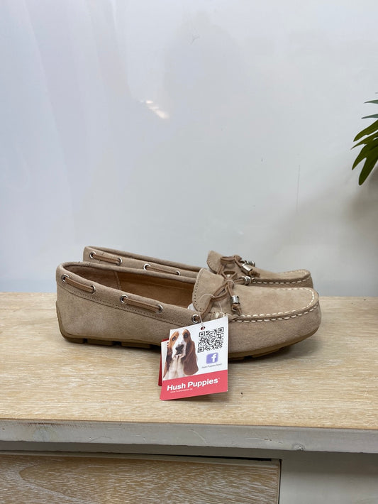 HUSH PUPPIES. Mocasines beiges ante T.36