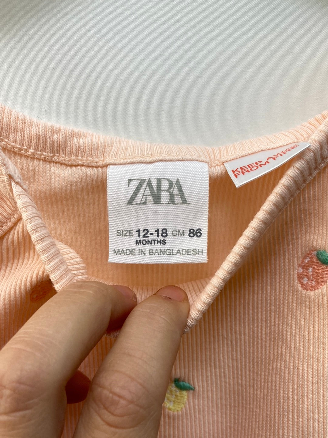 ZARA.Top canalé T.12-18 meses