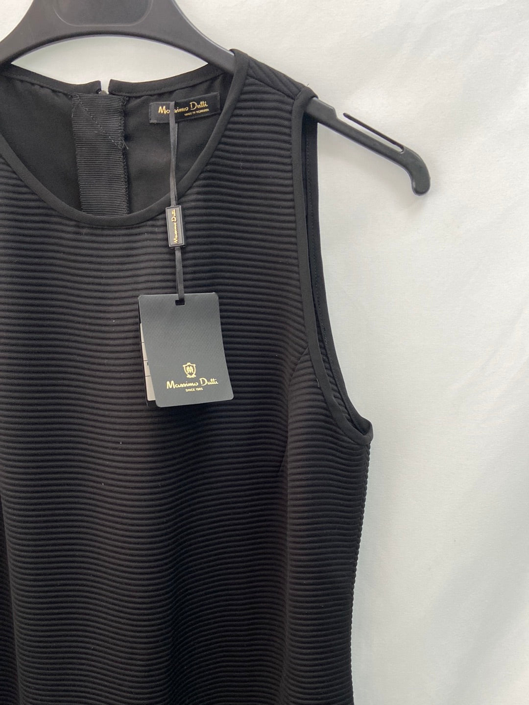 MASSIMO DUTTI. Vestido negro T.36