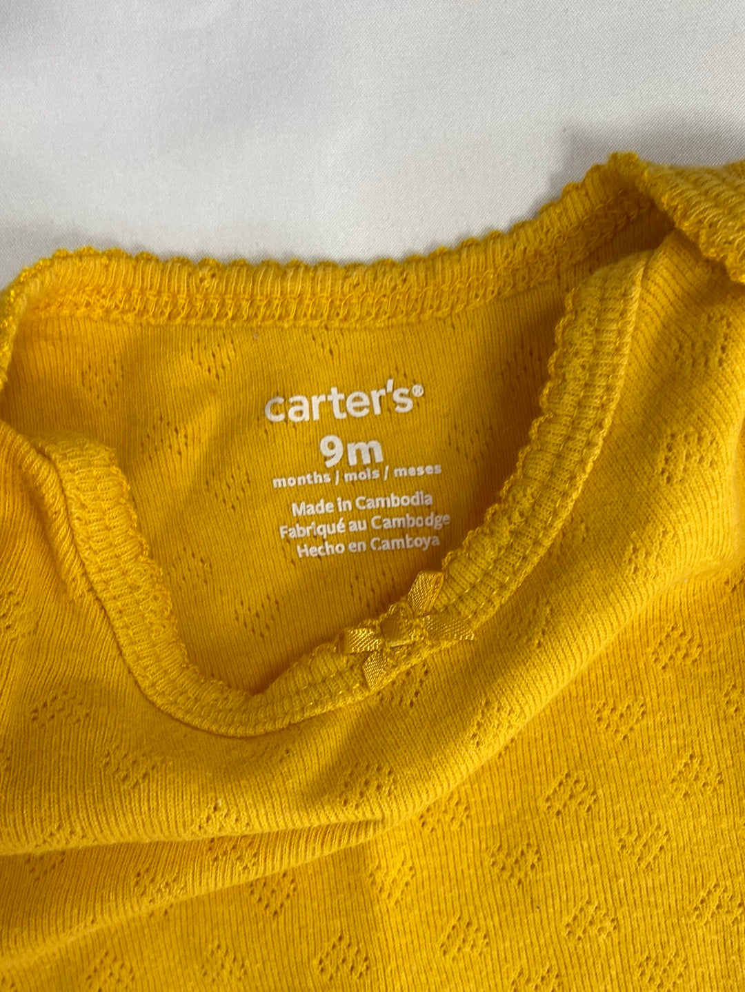 CARTERS.Body Amarillo 9 meses