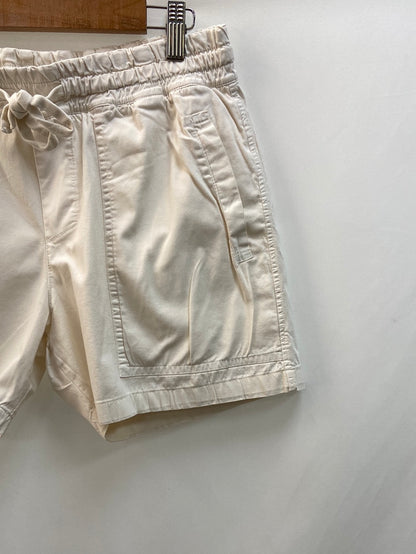 SHON MOTT.Shorts cortos blancos T.1(S)