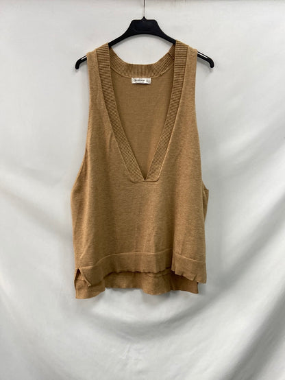 STRADIVARIUS.Chaleco camel T.s