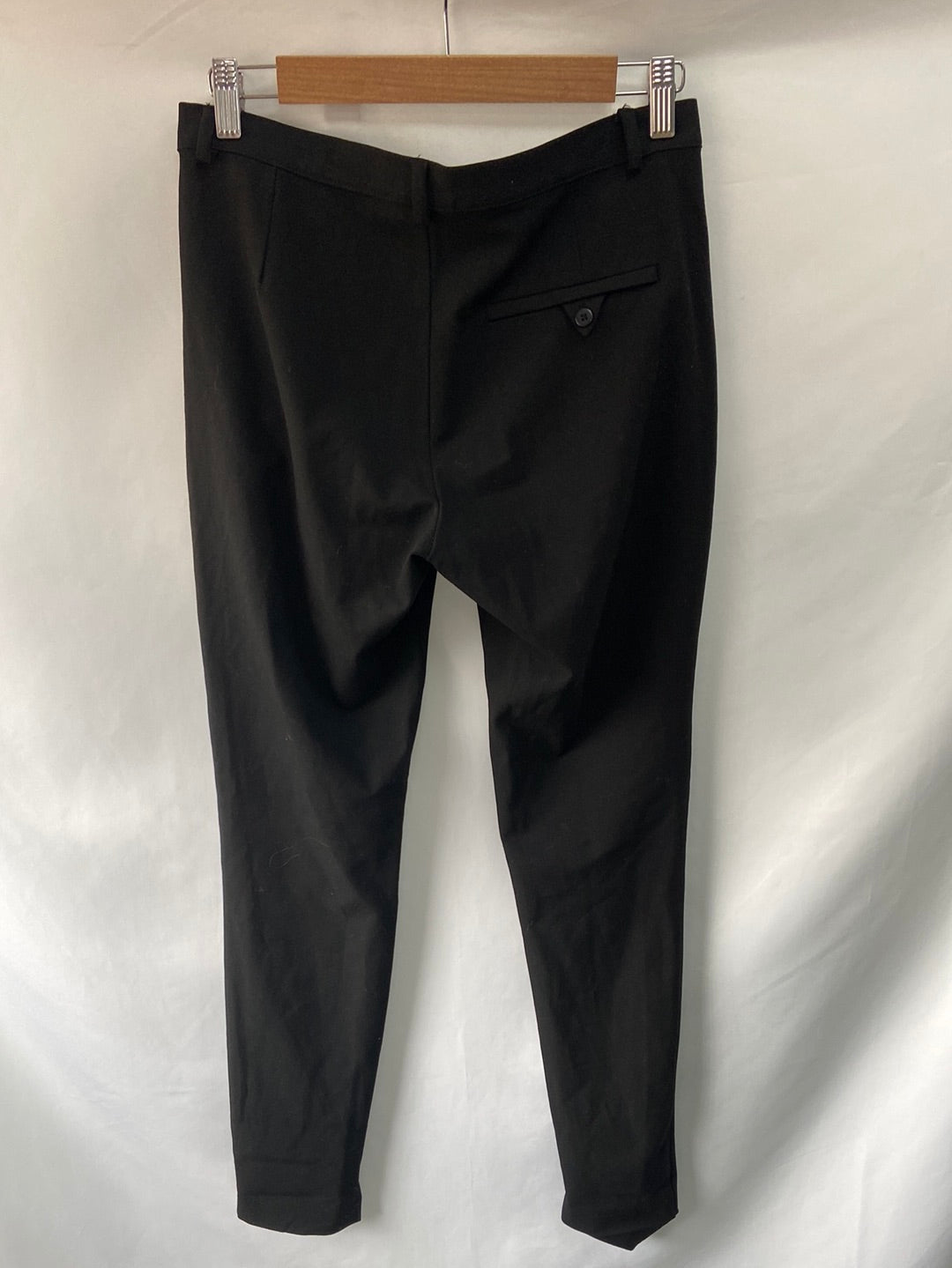 ZARA. Pantalón negros básico T.36