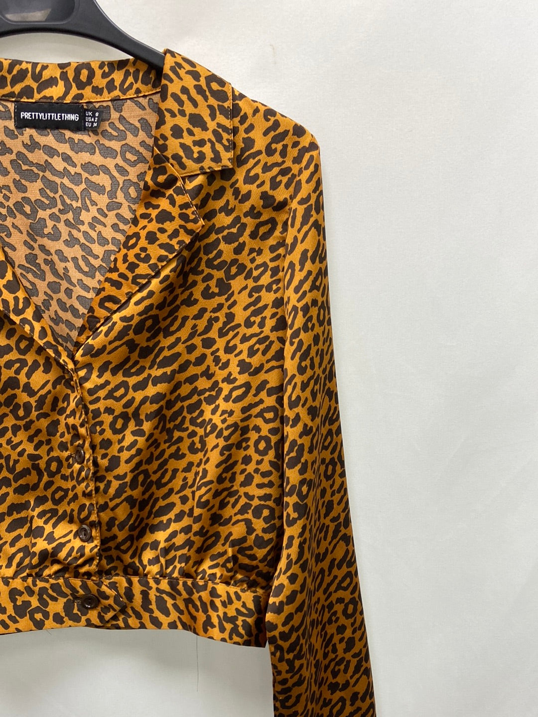 PRETTYLITTLETHINGS.Camisa animal print satinada T.34