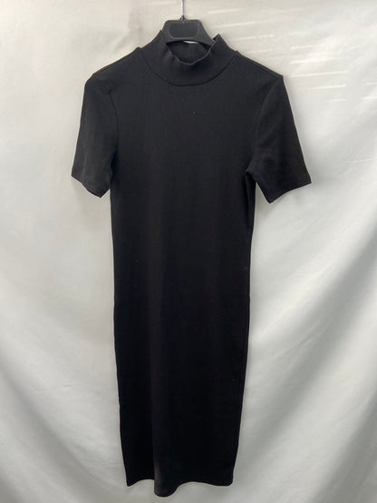 ZARA. Vestido mini negro canalé T.m