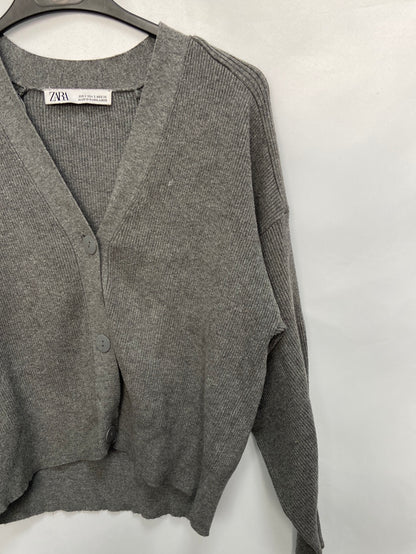 ZARA.Chaquetita gris canalé botones T.s