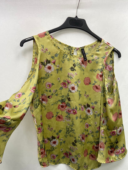 OTRAS. Blusa verde flores T.S